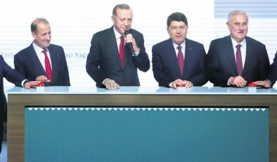 Cumhurbaşkanı Erdoğan’dan “yüksek yargı” için anayasa değişikliği mesajı: İhtilafı gidermek mecburiyetindeyiz