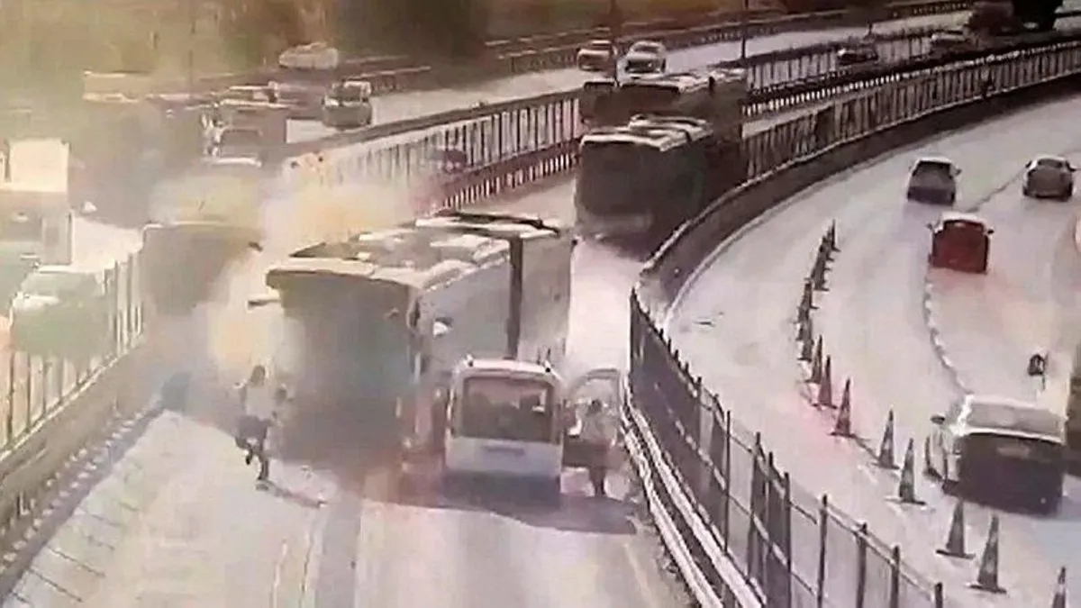 Son dakika: Küçükçekmece’deki metrobüs kazasında yeni gelişme! Adliyeye sevk edildiler